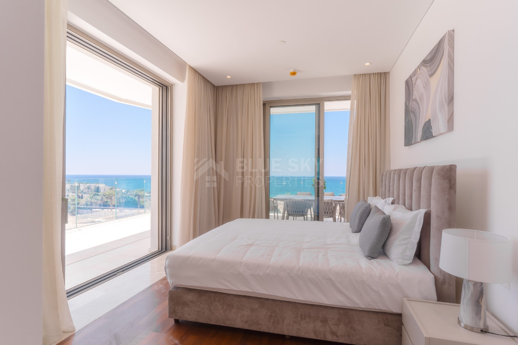 Three bedroom luxury apartment  in Kato Paphos for sale