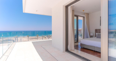 Three bedroom luxury apartment  in Kato Paphos for sale