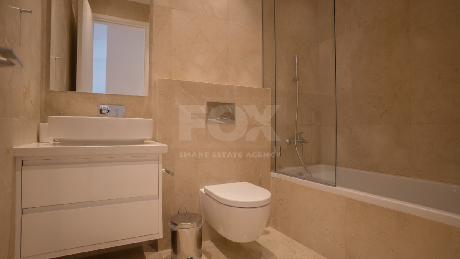 Three bedroom luxury apartment  in Kato Paphos for sale