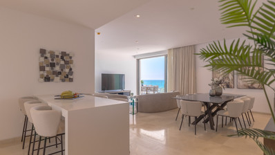 Three bedroom luxury apartment  in Kato Paphos for sale