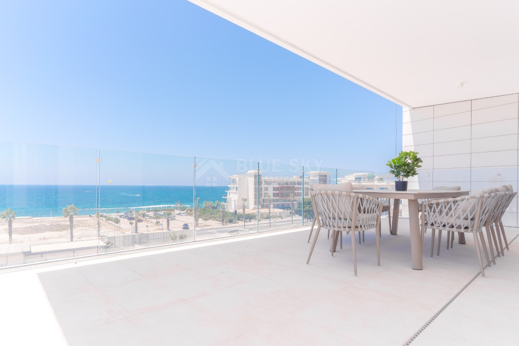 Three bedroom luxury apartment on the eight floor ,  in Kato Paphos for sale