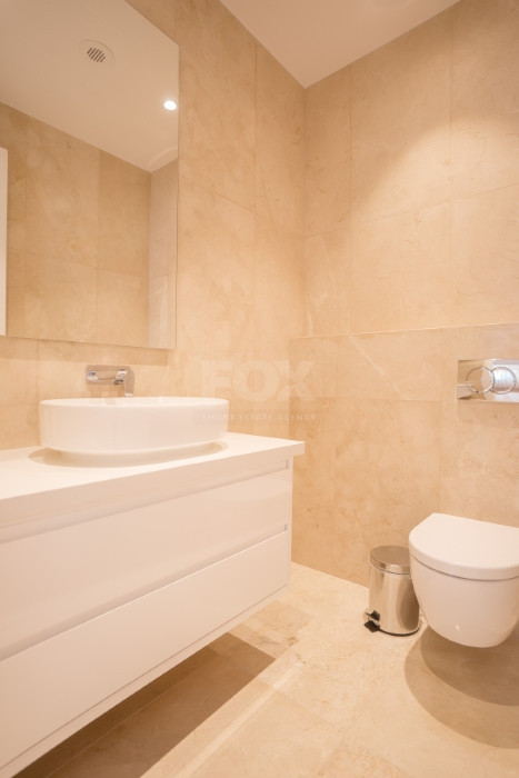 Three bedroom luxury apartment on the eight floor ,  in Kato Paphos for sale