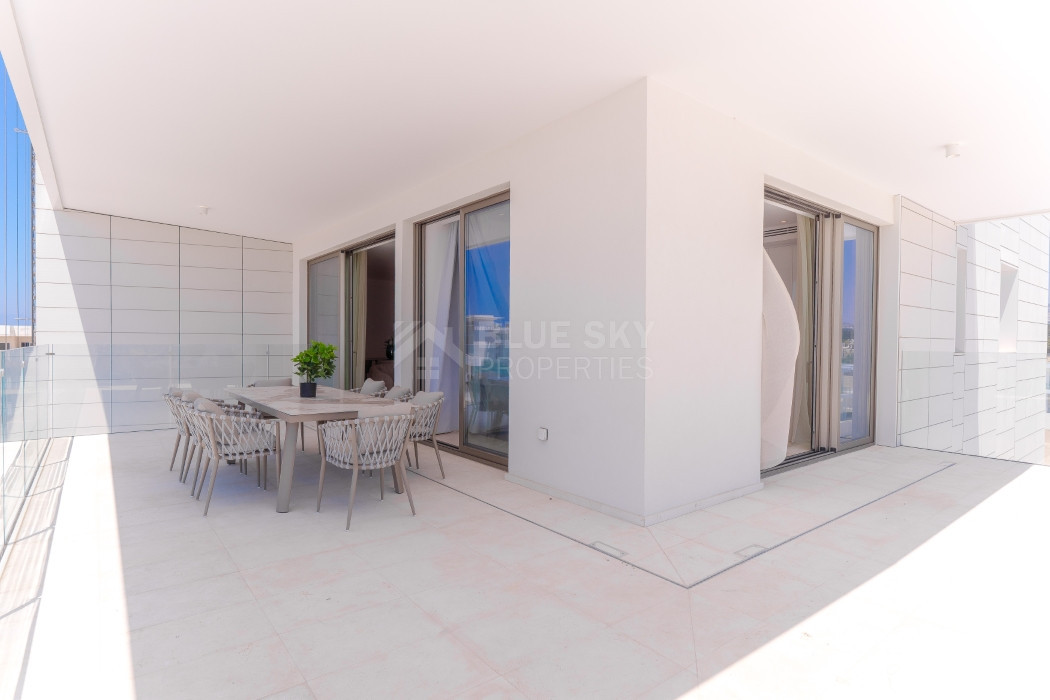 Three bedroom luxury apartment on the eight floor ,  in Kato Paphos for sale