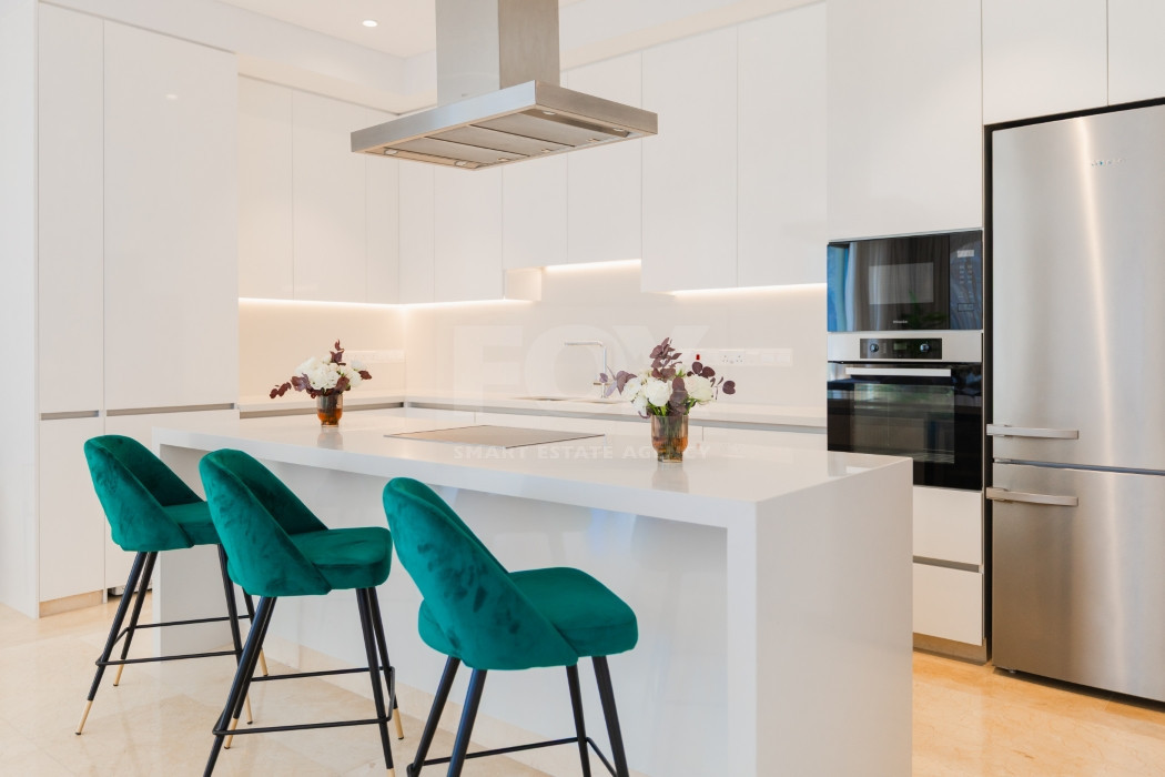 Three bedroom luxury apartment on the eight floor ,  in Kato Paphos for sale
