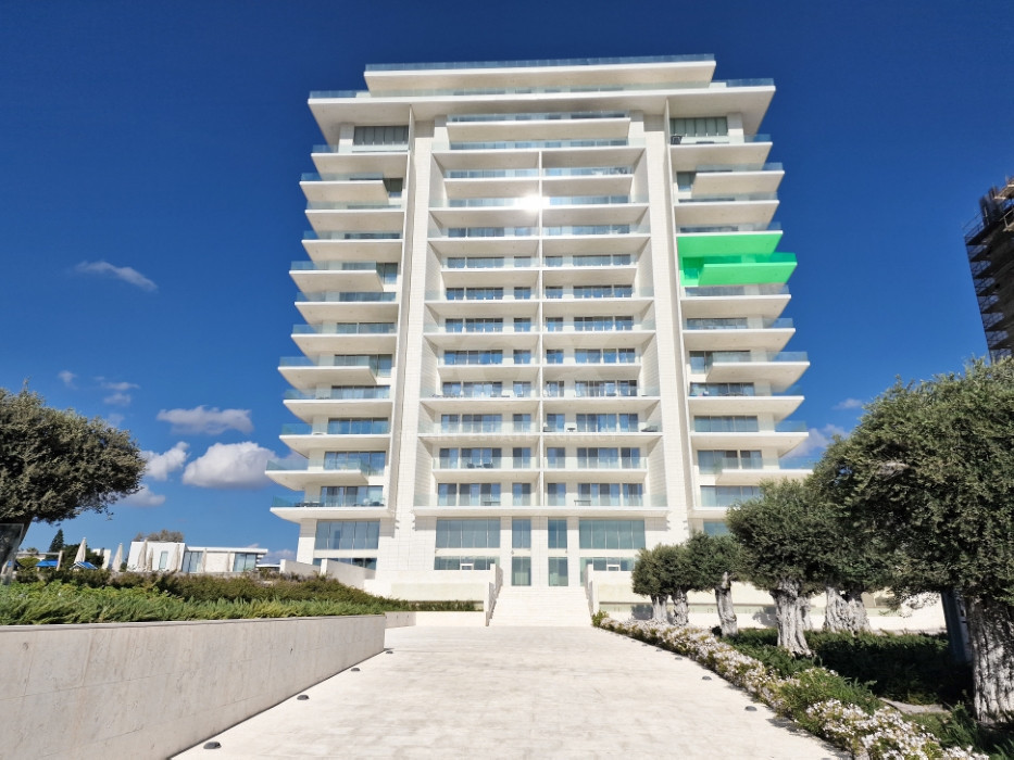 Three bedroom luxury apartment on the eight floor ,  in Kato Paphos for sale