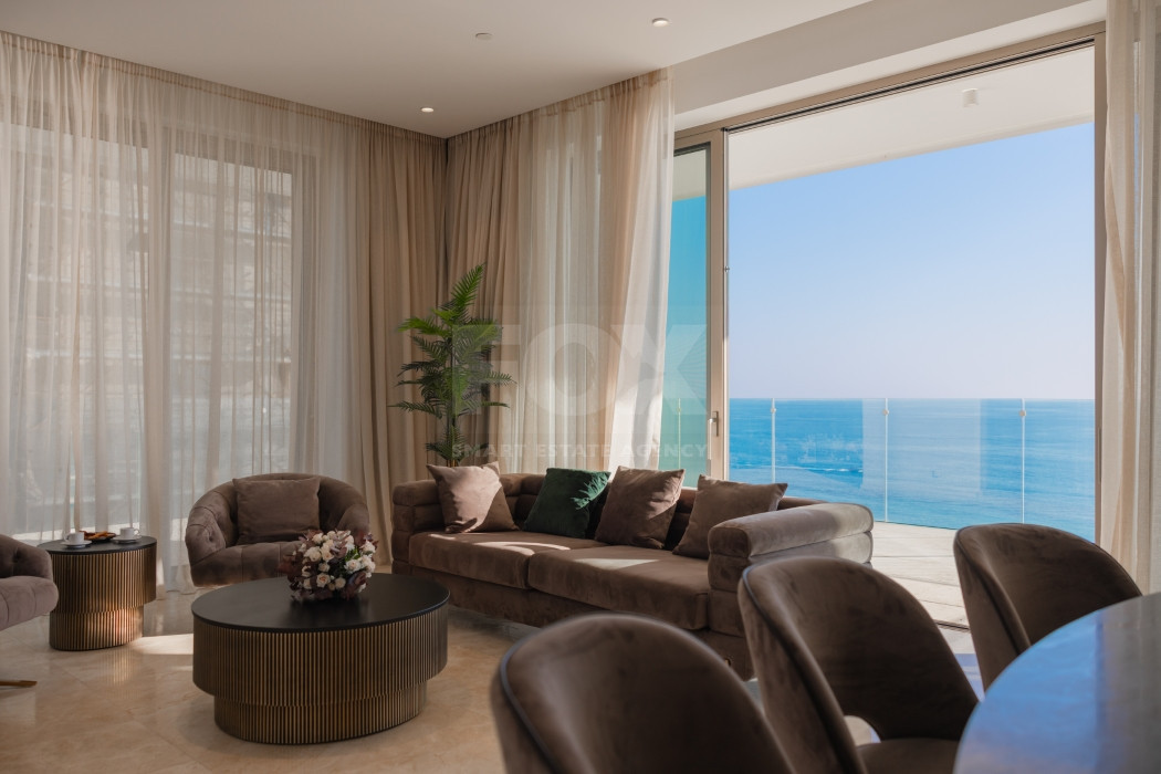 Three bedroom luxury apartment on the eight floor ,  in Kato Paphos for sale