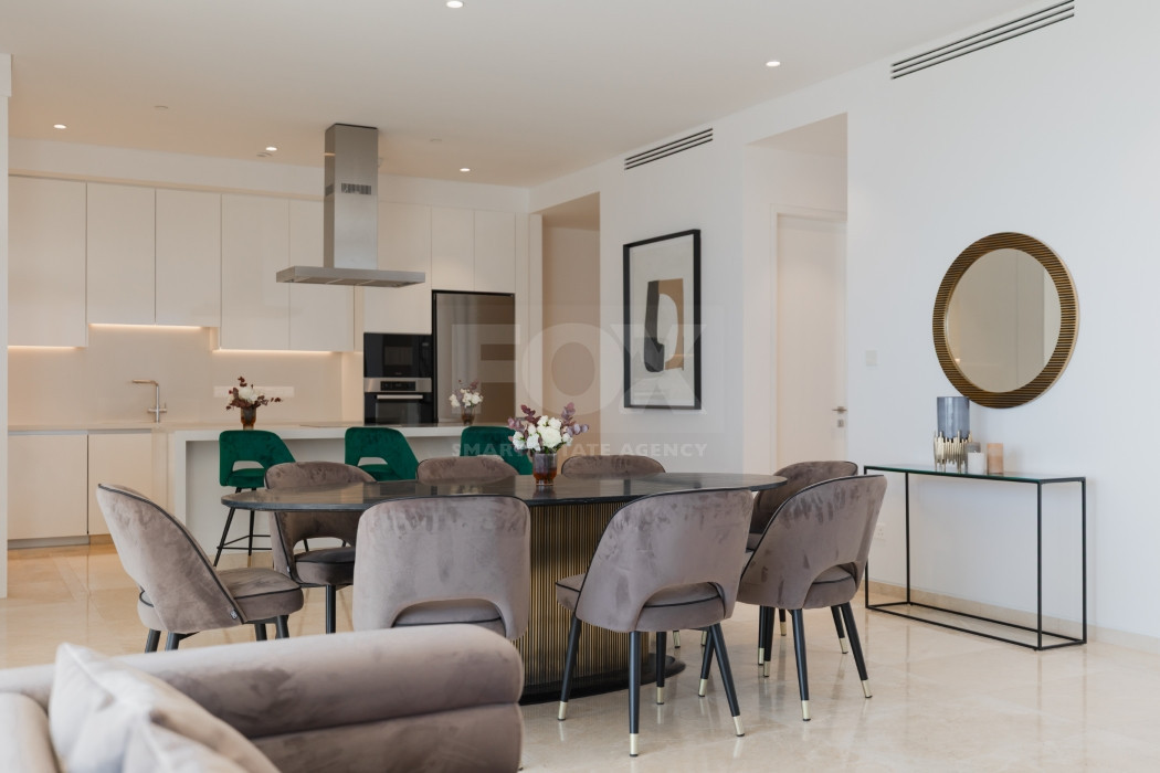 Three bedroom luxury apartment on the eight floor ,  in Kato Paphos for sale