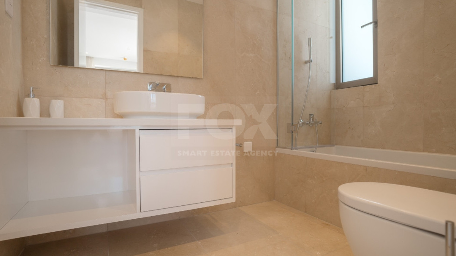 Three bedroom luxury apartment on the eight floor ,  in Kato Paphos for sale
