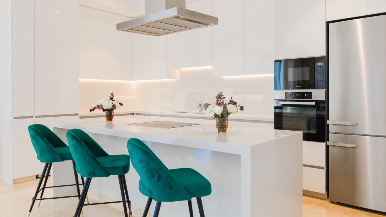 Three bedroom luxury apartment on the eight floor ,  in Kato Paphos for sale