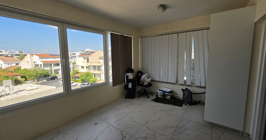 Modern 3-Bedroom Apartment in Mesa Geitonia