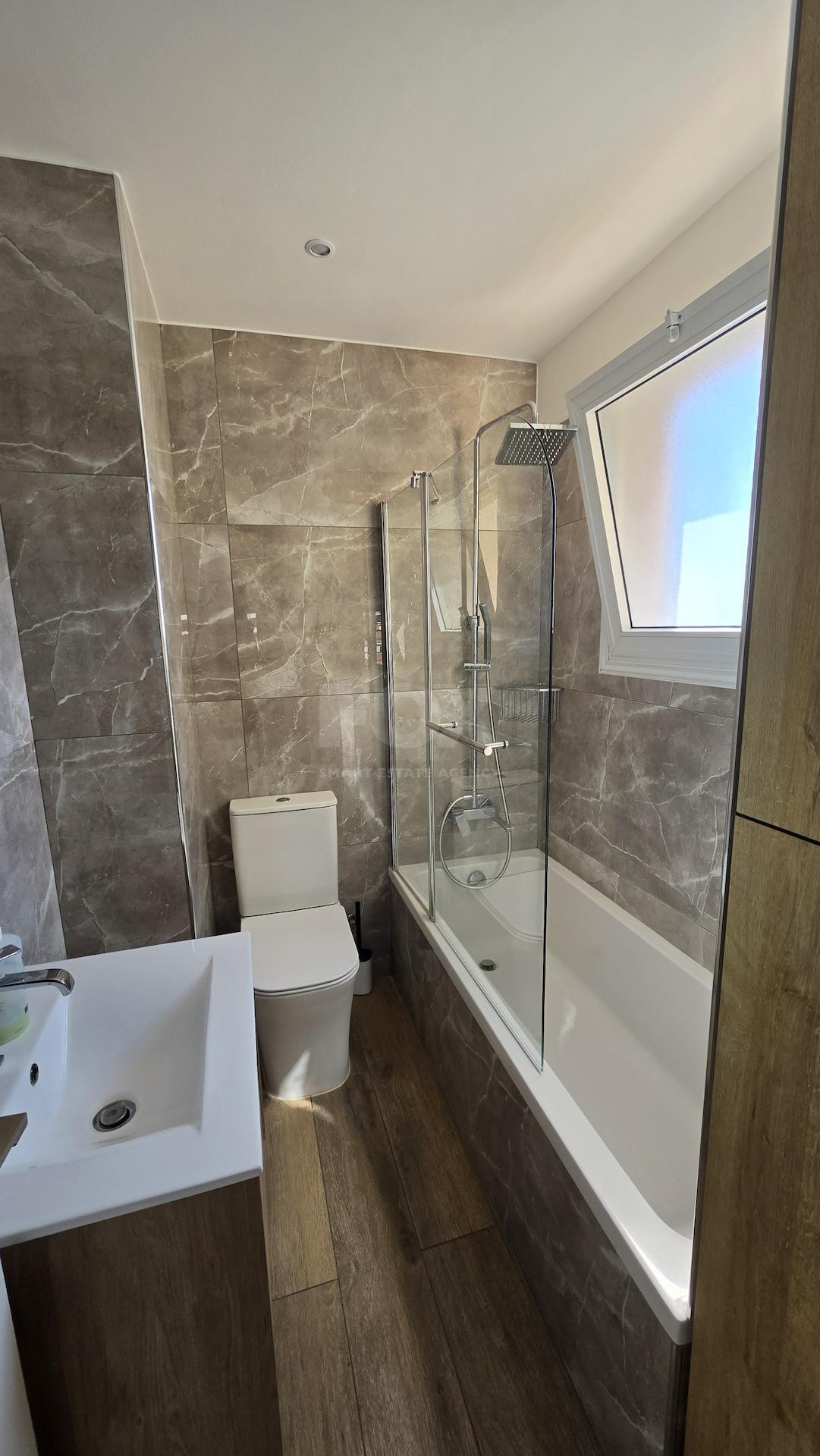 Modern 3-Bedroom Apartment in Mesa Geitonia