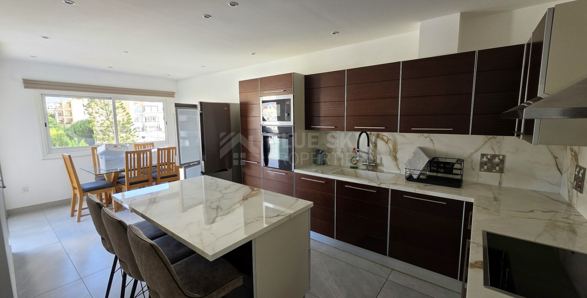 Modern 3-Bedroom Apartment in Mesa Geitonia