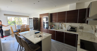 Modern 3-Bedroom Apartment in Mesa Geitonia