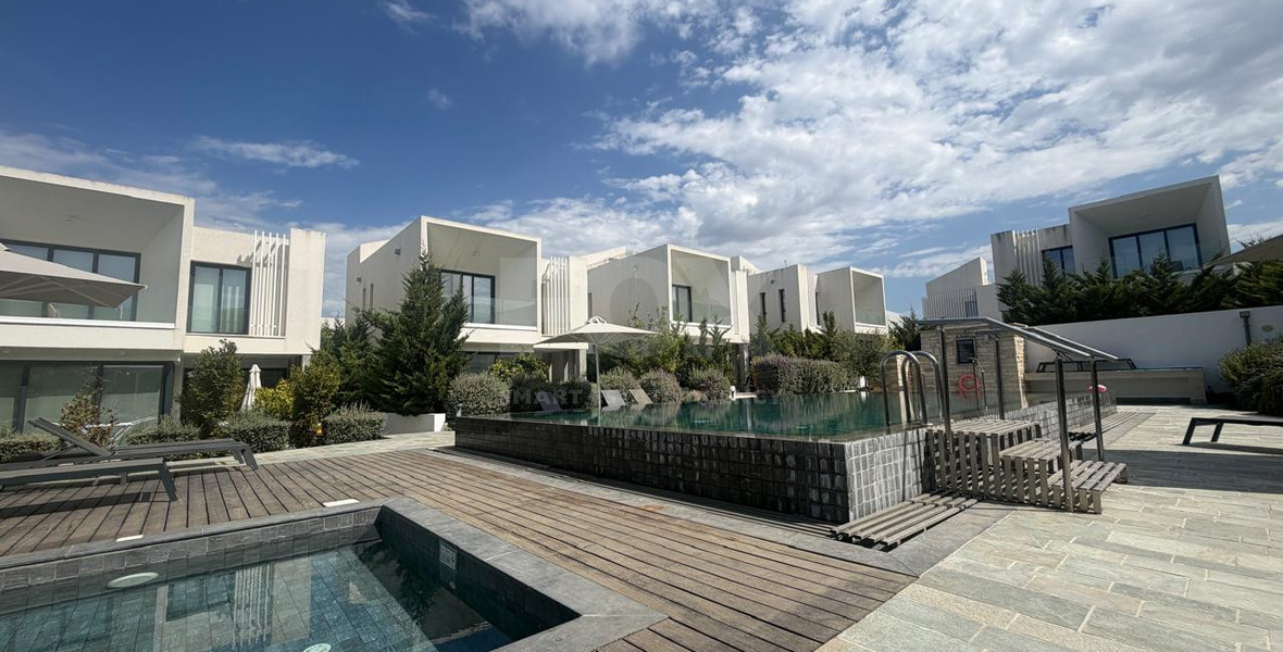 Luxury three Bedroom Villa with Panoramic Sea Views & Private Roof Garden | No VAT  | KEY READY