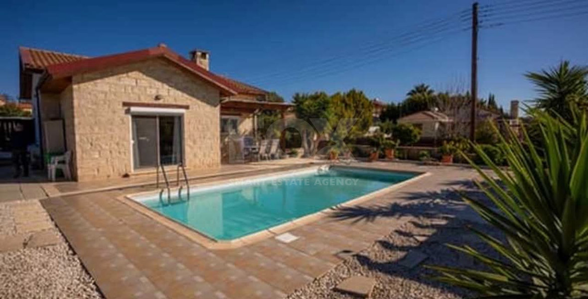 Beautiful Detached 2-Bedroom House with Private Pool in Souni