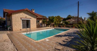 Beautiful Detached 2-Bedroom House with Private Pool in Souni