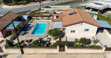 Beautiful Detached 2-Bedroom House with Private Pool in Souni