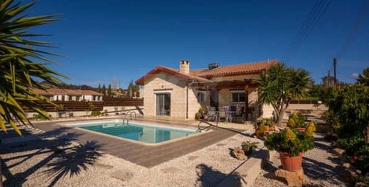 Beautiful Detached 2-Bedroom House with Private Pool in Souni