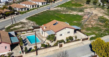 Beautiful Detached 2-Bedroom House with Private Pool in Souni