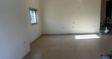 Beautiful Detached 2-Bedroom House with Private Pool in Souni