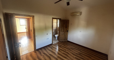 Beautiful Detached 2-Bedroom House with Private Pool in Souni