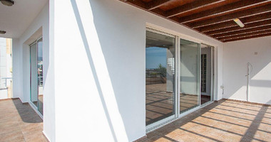 Spacious 4-Bedroom Duplex Penthouse with Separate Title Deed For Sale in Kato Polemidia