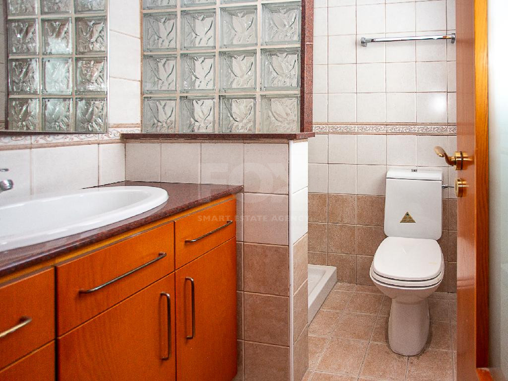 Spacious 4-Bedroom Duplex Penthouse with Separate Title Deed For Sale in Kato Polemidia