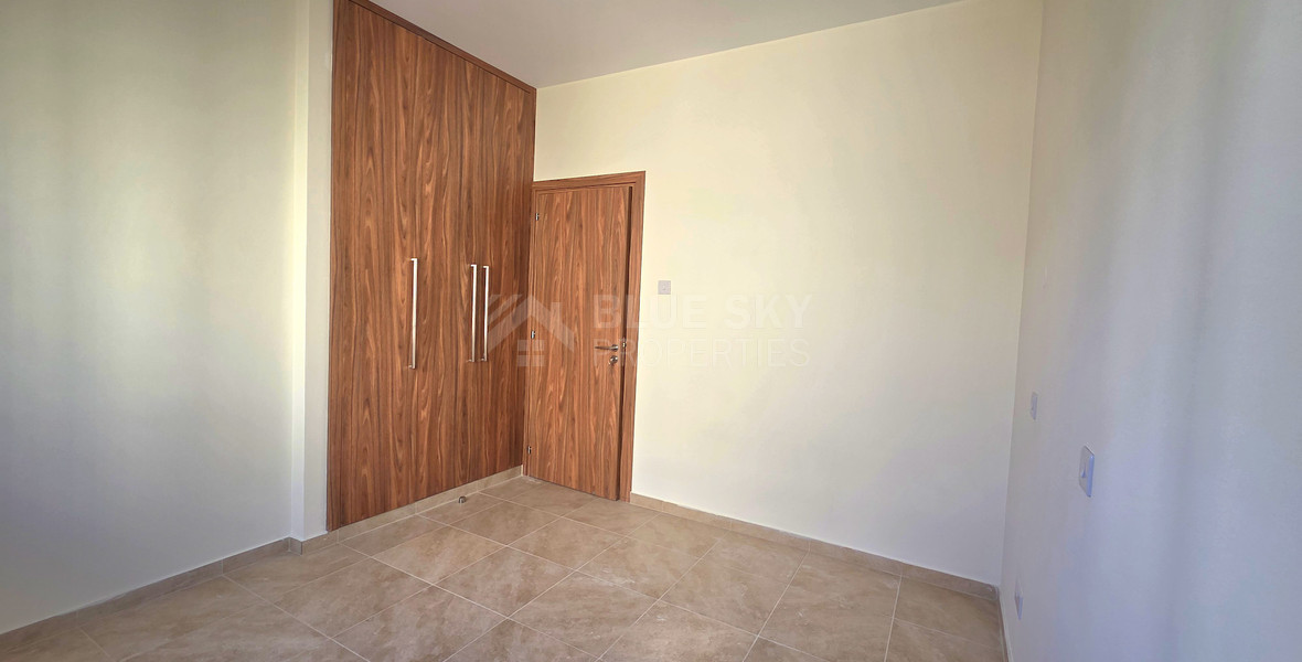 BRIGHT TWO-BEDROOM APARTMENT FOR SALE | 86 m² | 4TH FLOOR | COVERED VERANDA | PARKING | NEAPOLI, LIMASSOL