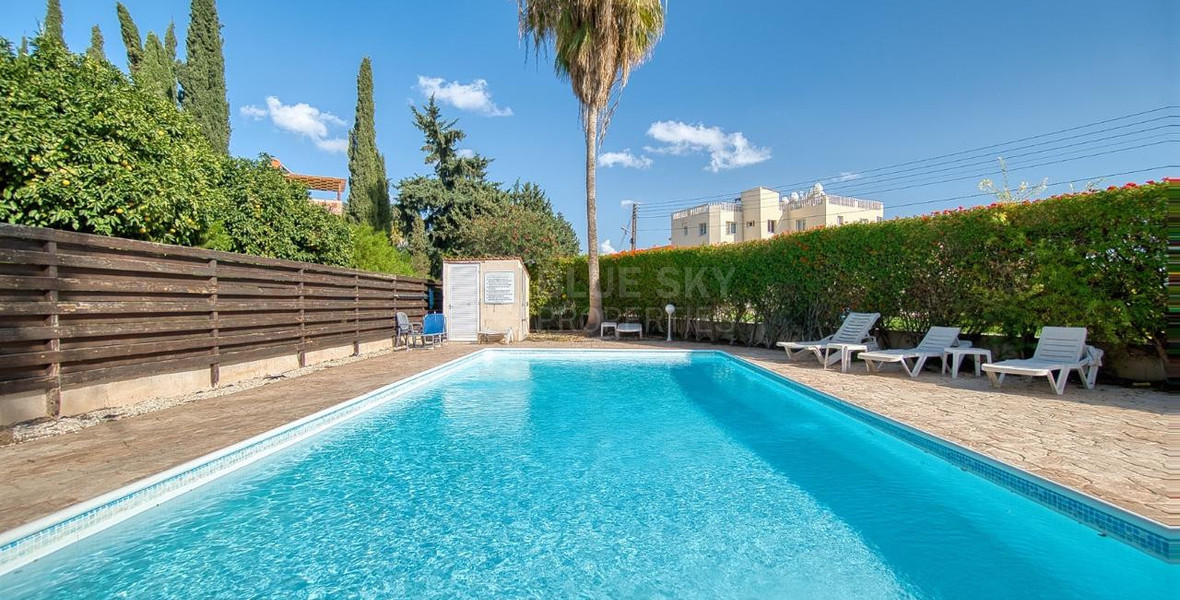 Charming two Bedroom Penthouse in Universal, Kato Paphos for sale