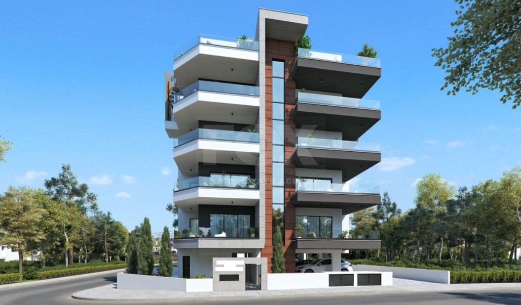 Top-Floor 2-Bedroom Apartment with Private Roof Garden