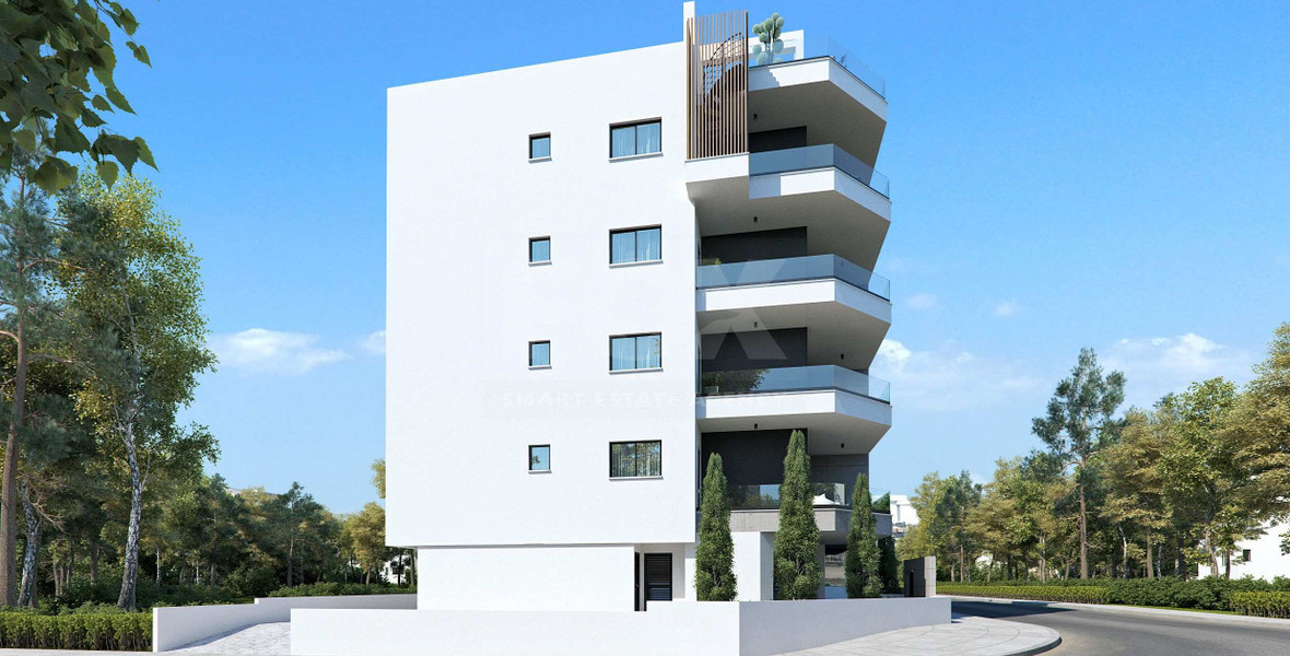 Top-Floor 2-Bedroom Apartment with Private Roof Garden