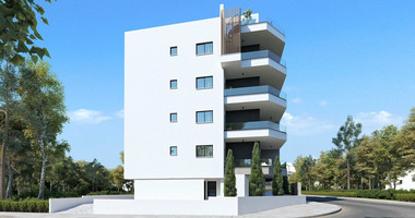 Top-Floor 2-Bedroom Apartment with Private Roof Garden