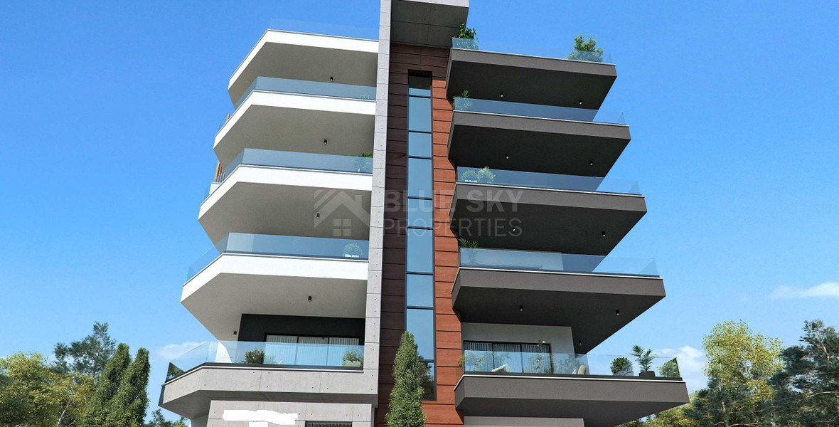 Top-Floor 2-Bedroom Apartment with Private Roof Garden