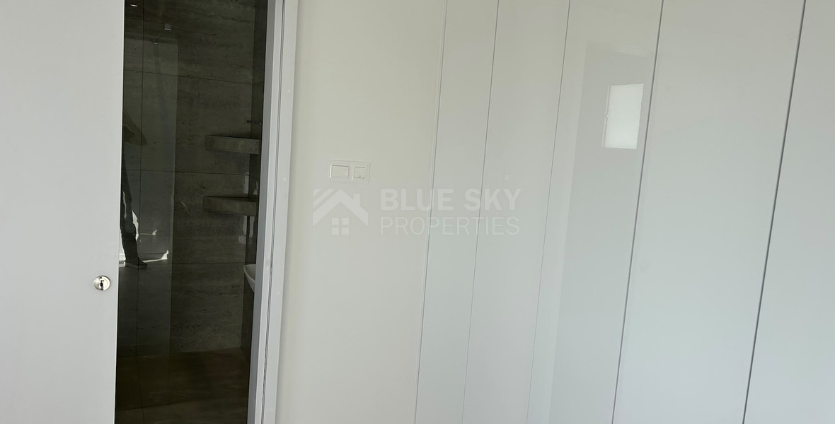 Sea View Top-Floor 2 Bedroom Apartment in Neapoli