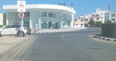 SHOP /SHOWHOUSE/SPACE FOR RENT - PAPHOS TOWN