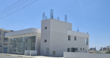 SHOP /SHOWHOUSE/SPACE FOR RENT - PAPHOS TOWN