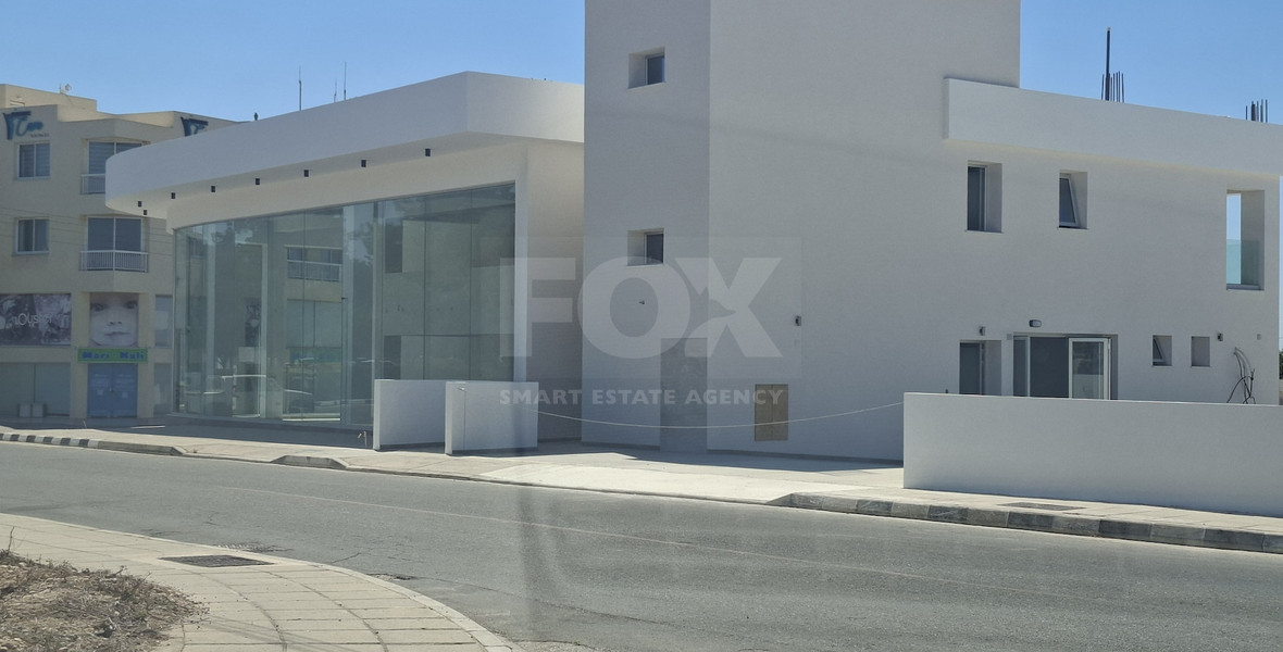 SHOP /SHOWHOUSE/SPACE FOR RENT - PAPHOS TOWN