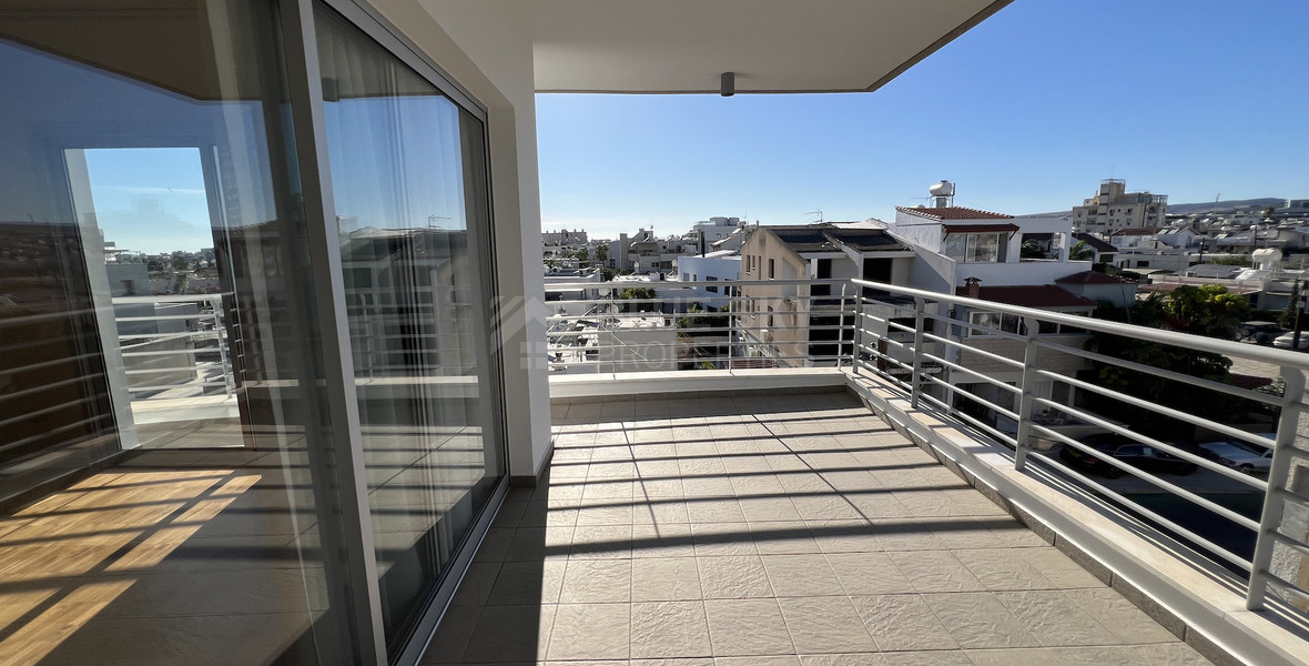 Top-Floor 1+1 Bed Apartment in Kapsalos with Views