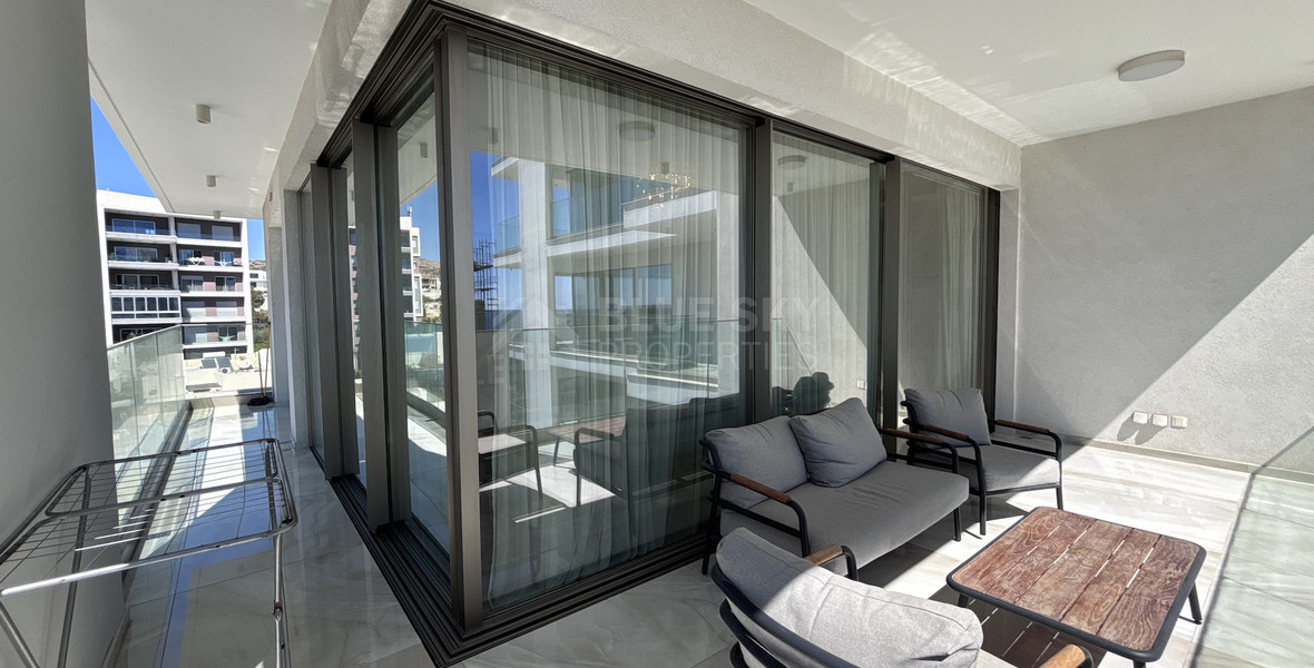 Modern Sea-View 2-Bed Apartment in Agios Tychon