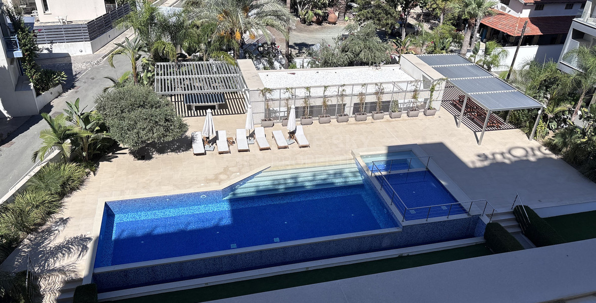 Modern Sea-View 2-Bed Apartment in Agios Tychon