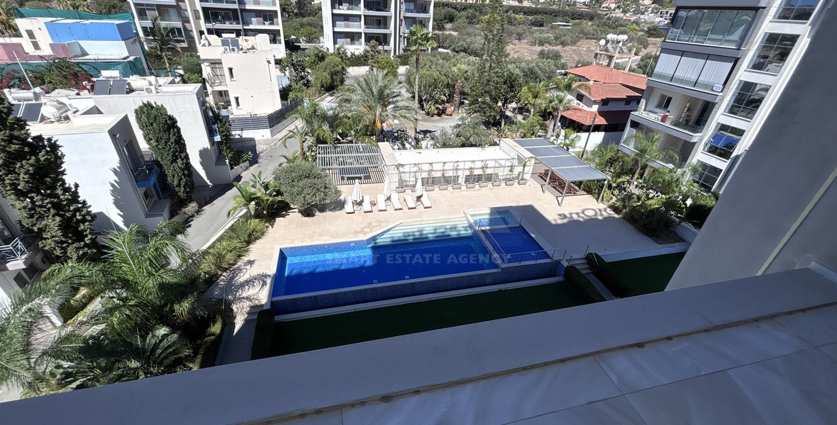 Modern Sea-View 2-Bed Apartment in Agios Tychon