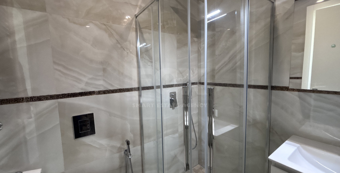 Modern Sea-View 2-Bed Apartment in Agios Tychon