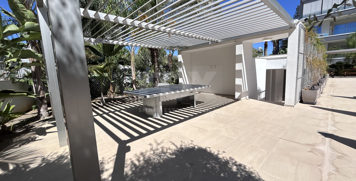 Modern Sea-View 2-Bed Apartment in Agios Tychon