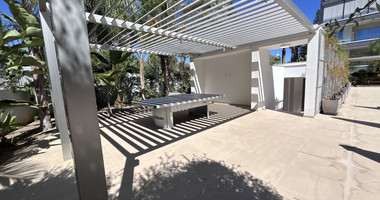 Modern Sea-View 2-Bed Apartment in Agios Tychon