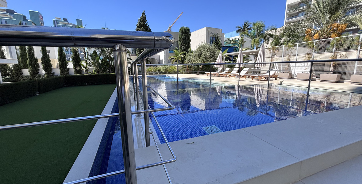 Modern Sea-View 2-Bed Apartment in Agios Tychon