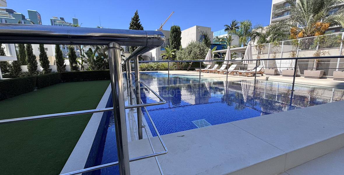 Modern Sea-View 2-Bed Apartment in Agios Tychon