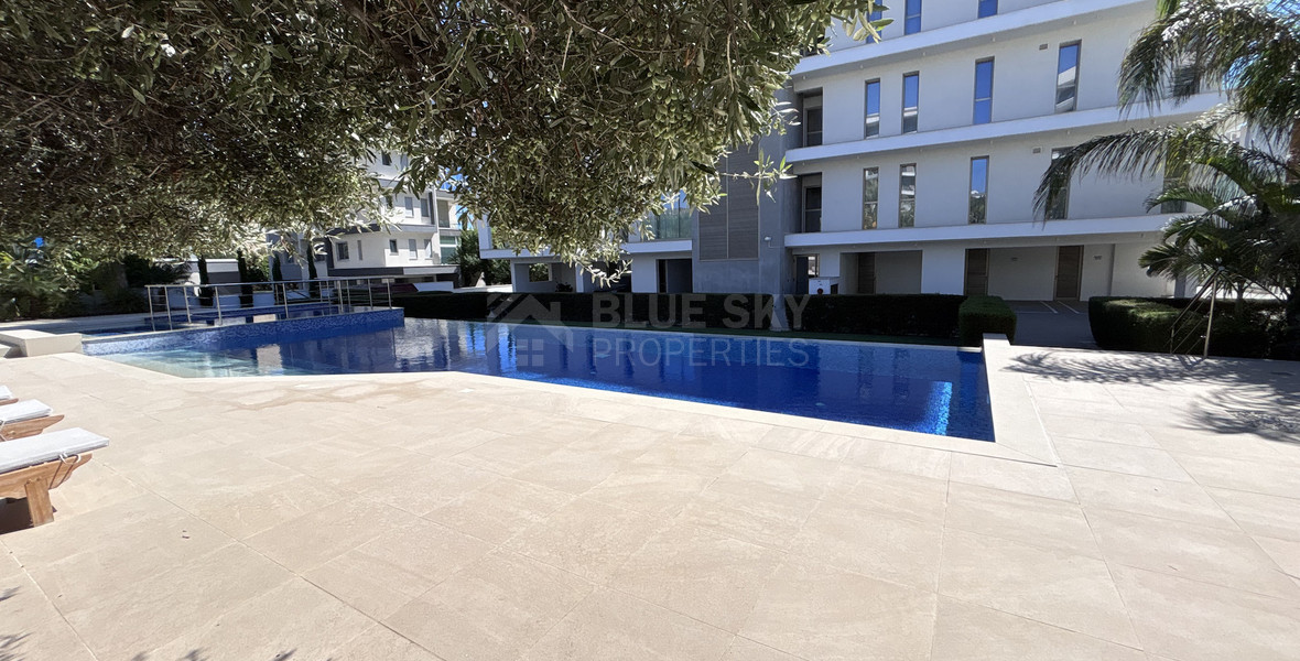 Modern Sea-View 2-Bed Apartment in Agios Tychon