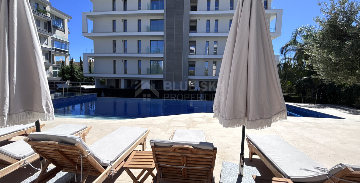 Modern Sea-View 2-Bed Apartment in Agios Tychon