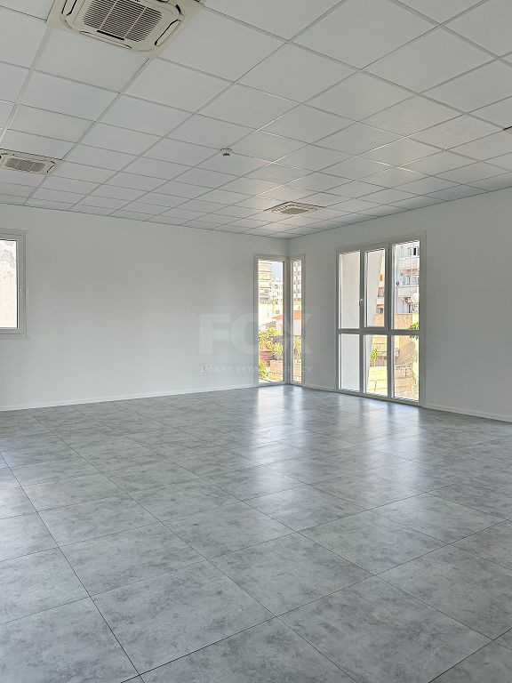 PRIME CITY-CENTRE OFFICE BUILDING FOR RENT | 50M FROM THE SEA | 6 PARKING SPACES