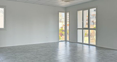 PRIME CITY-CENTRE OFFICE BUILDING FOR RENT | 50M FROM THE SEA | 6 PARKING SPACES